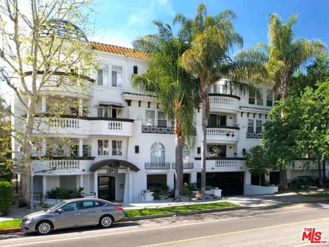 12712 Moorpark Street 103, Studio City, California 91604