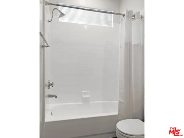 12712 Moorpark Street 103, Studio City, California 91604