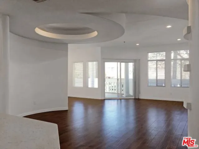 12712 Moorpark Street 103, Studio City, California 91604
