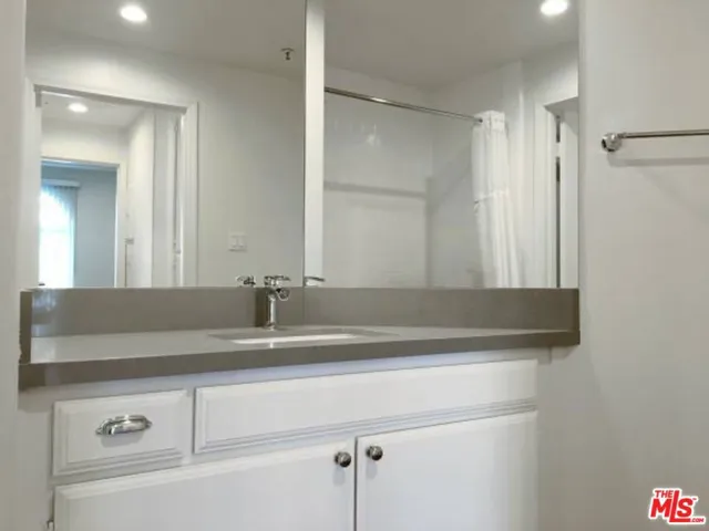 12712 Moorpark Street 103, Studio City, California 91604
