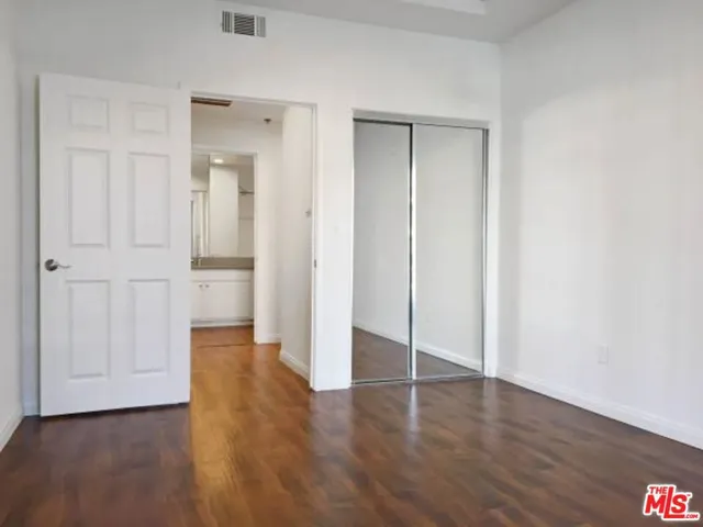 12712 Moorpark Street 103, Studio City, California 91604
