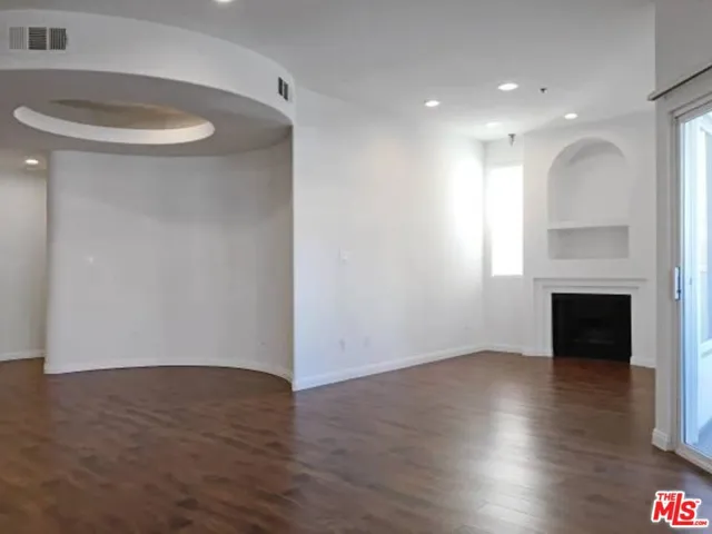12712 Moorpark Street 103, Studio City, California 91604