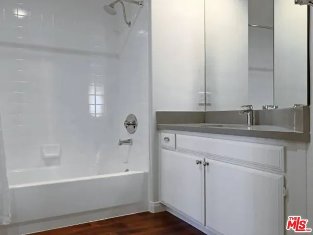 12712 Moorpark Street 103, Studio City, California 91604