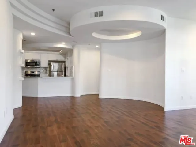 12712 Moorpark Street 103, Studio City, California 91604