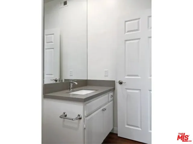 12712 Moorpark Street 103, Studio City, California 91604