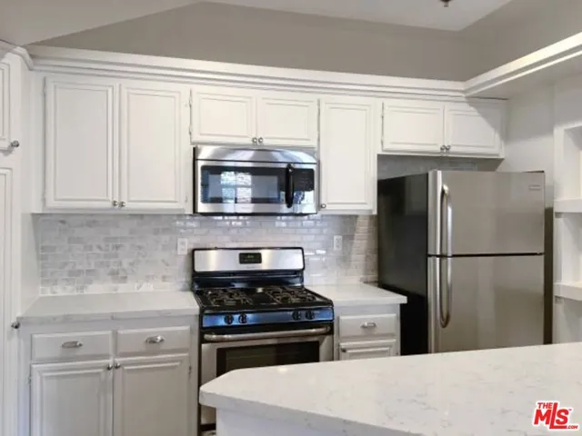 12712 Moorpark Street 103, Studio City, California 91604