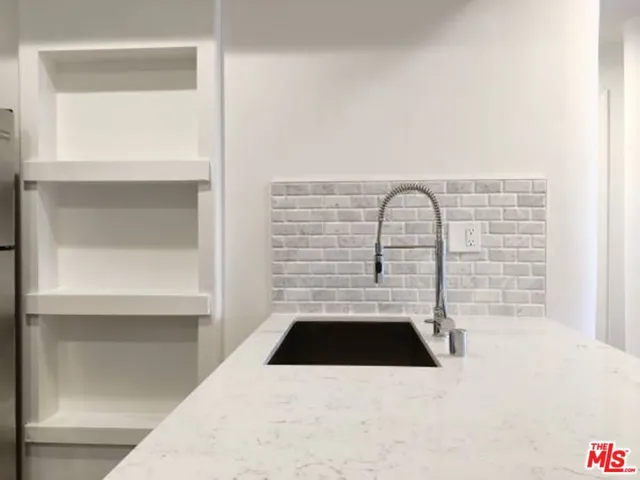 12712 Moorpark Street 103, Studio City, California 91604