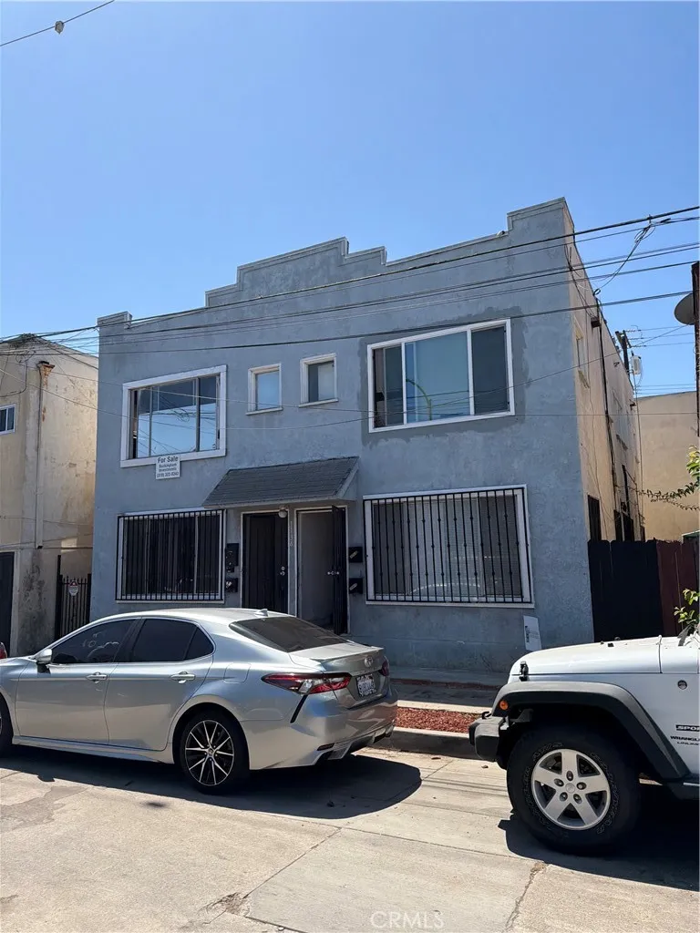 1136 E Alhambra Ct