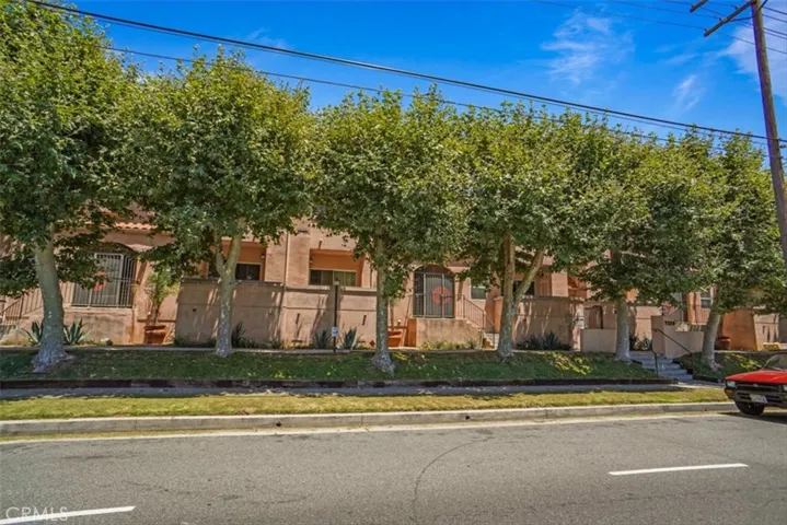 7320 Balboa Boulevard 205, Lake Balboa, California 91406