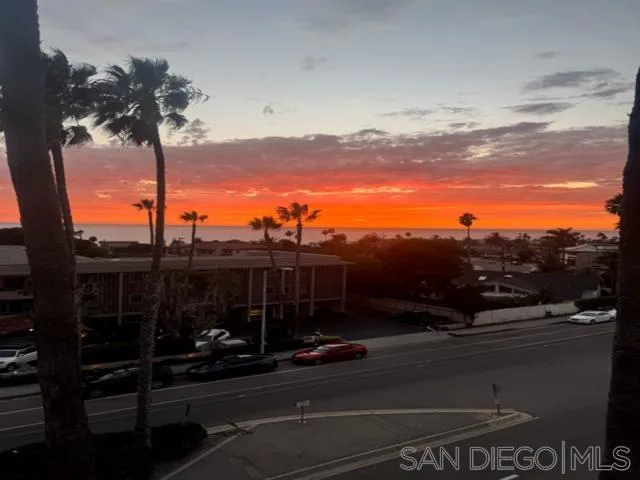 How about another AMAZING SUNSET off the living room balcony???