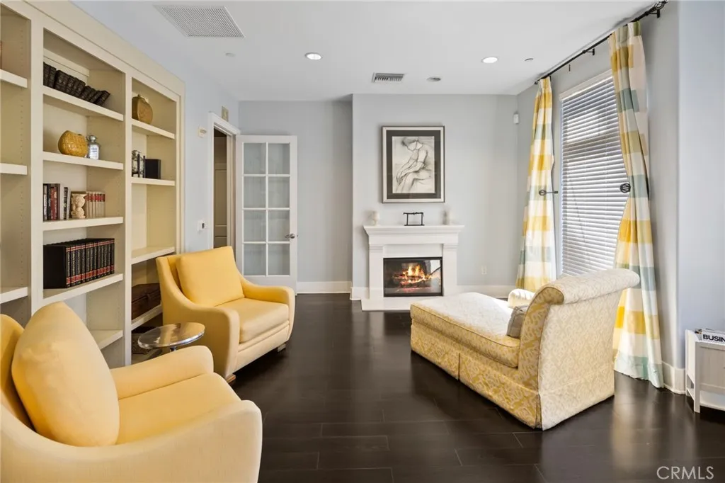 HOA Amenity: Meeting space.