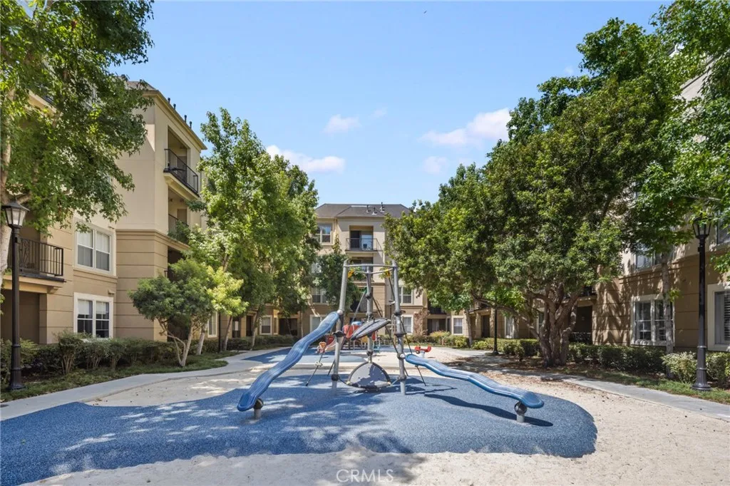 HOA Amenity: Playground.