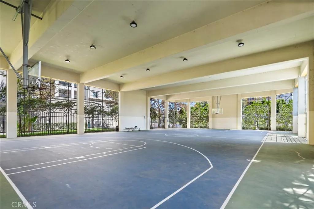 HOA Amenity: Sport courts.