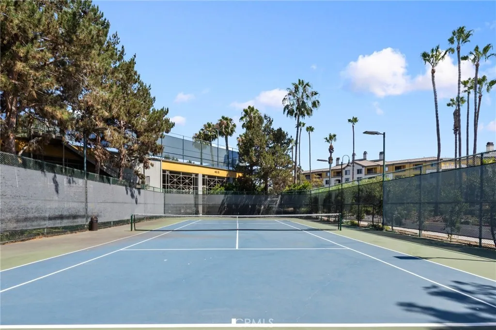 HOA Amenity: Sport courts.