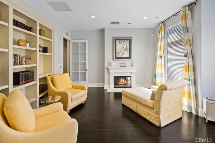 HOA Amenity: Meeting space.