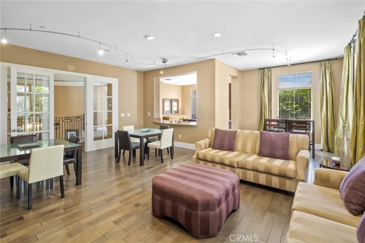 HOA Amenity: Clubhouse, work space, meeting room.