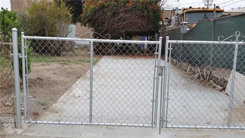 SIDE PARKING LOT