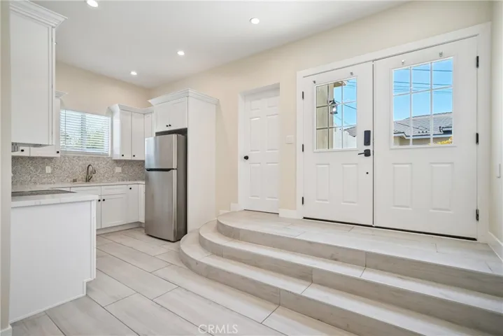 1956 N Ontario Street 101, Burbank, California 91505