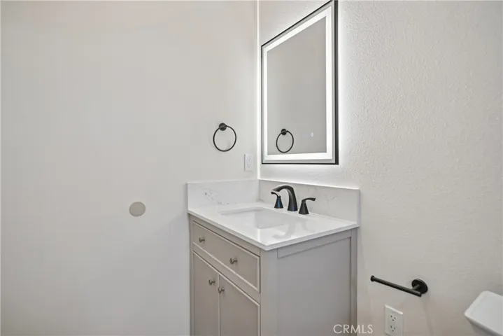 1956 N Ontario Street 101, Burbank, California 91505