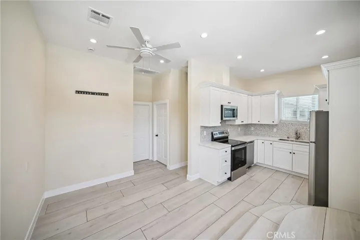 1956 N Ontario Street 101, Burbank, California 91505