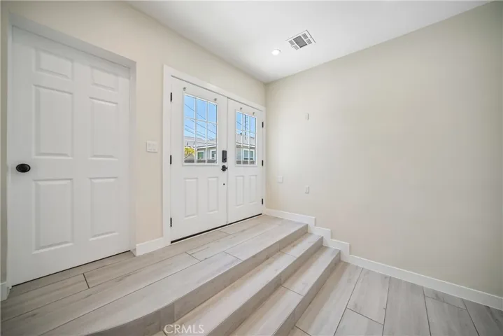 1956 N Ontario Street 101, Burbank, California 91505