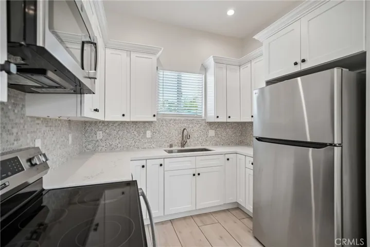 1956 N Ontario Street 101, Burbank, California 91505
