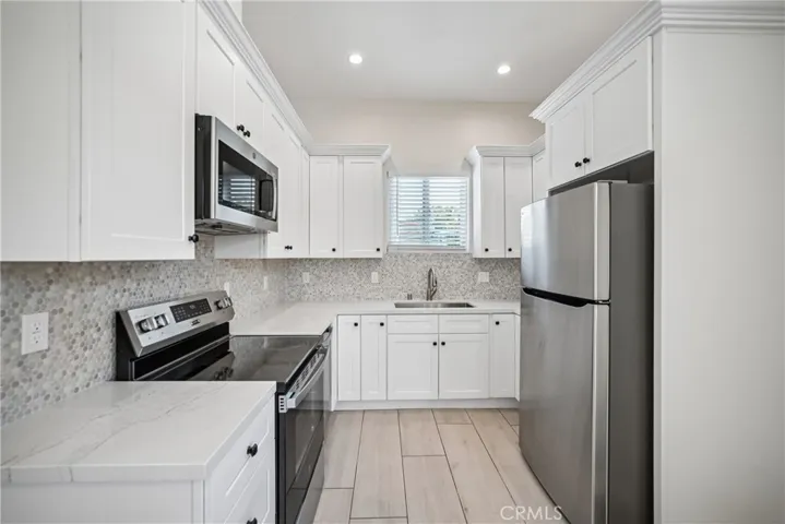 1956 N Ontario Street 101, Burbank, California 91505