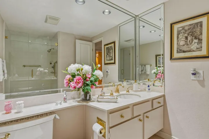 Guest bath 1