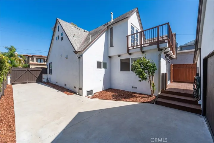 1305 Oak Avenue, Manhattan Beach, California 90266