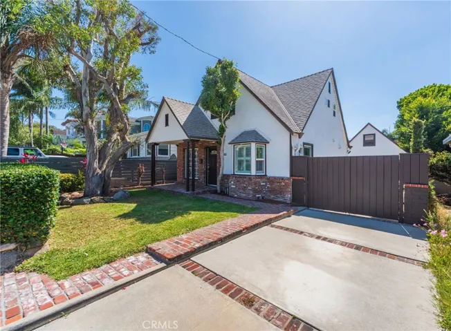 1305 Oak Avenue, Manhattan Beach, California 90266