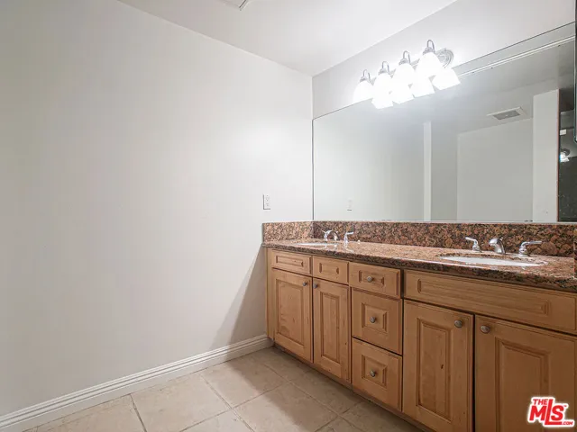 1042 S Kingsley Drive Ph2, Los Angeles, California 90006