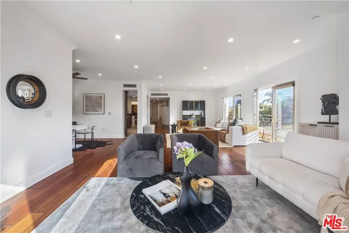 918 S Wooster Street 2, Los Angeles, California 90035