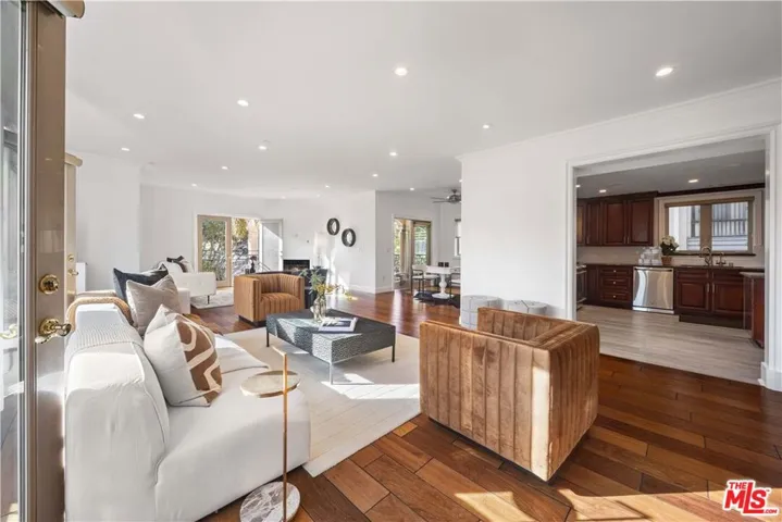918 S Wooster Street 2, Los Angeles, California 90035