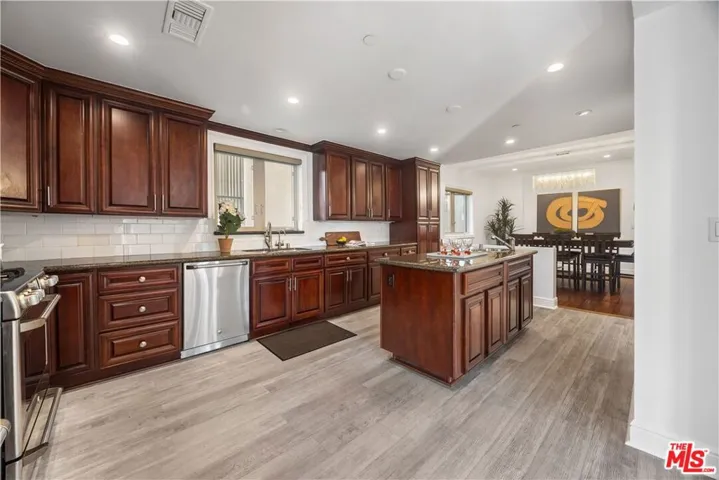 918 S Wooster Street 2, Los Angeles, California 90035