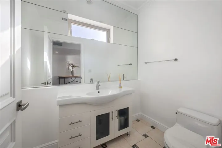 918 S Wooster Street 2, Los Angeles, California 90035