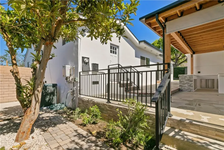 536 Hampton Road, Burbank, California 91504