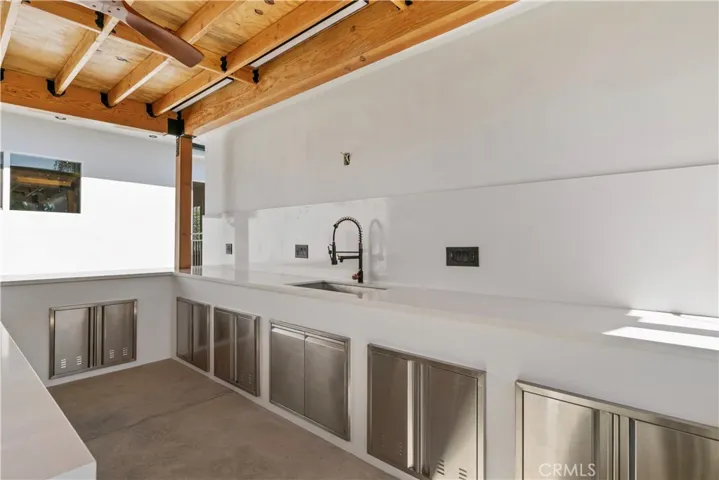 536 Hampton Road, Burbank, California 91504
