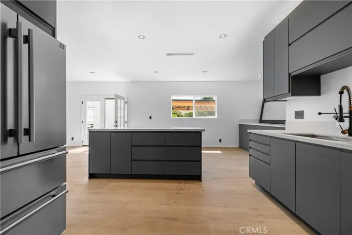 536 Hampton Road, Burbank, California 91504