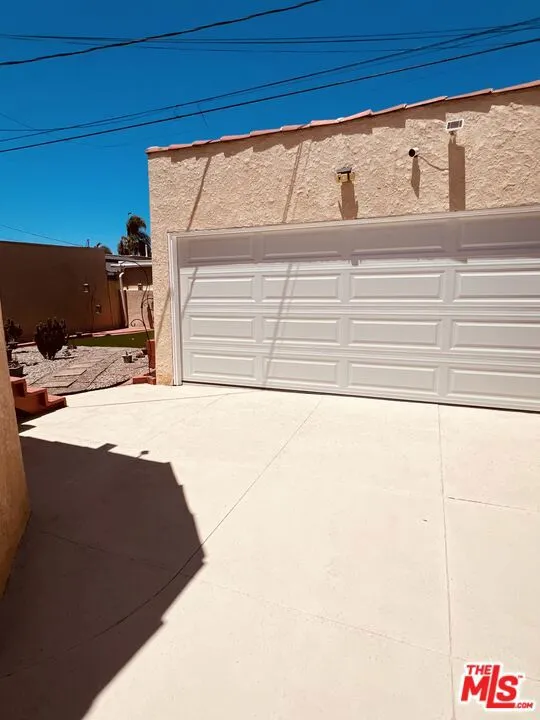 2 CAR DETACHED GARAGE POTENTIA