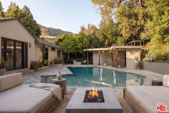 1646 San Ysidro Drive, Beverly Hills, California 90210
