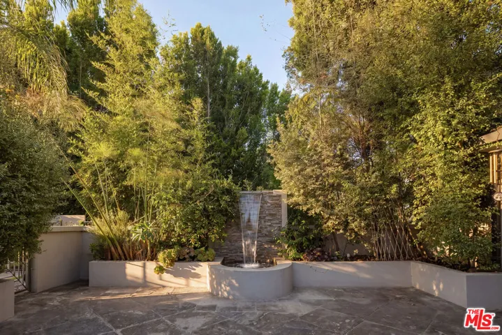 1646 San Ysidro Drive, Beverly Hills, California 90210