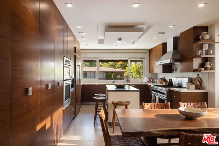 1646 San Ysidro Drive, Beverly Hills, California 90210