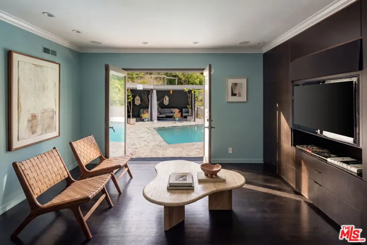 1646 San Ysidro Drive, Beverly Hills, California 90210