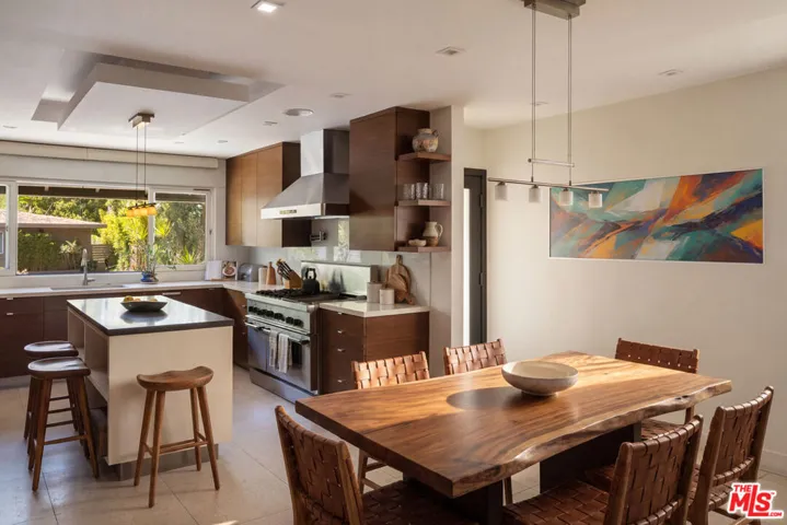 1646 San Ysidro Drive, Beverly Hills, California 90210