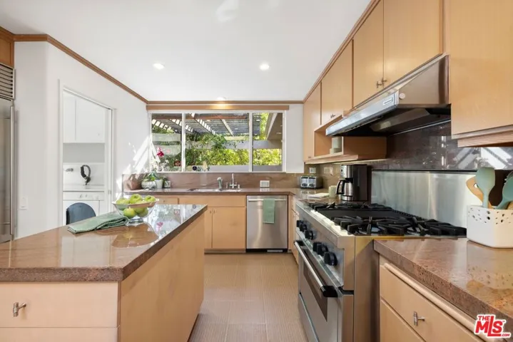 3300 Red Rose Drive, Los Angeles, California 91436