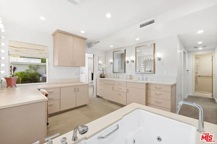 3300 Red Rose Drive, Los Angeles, California 91436