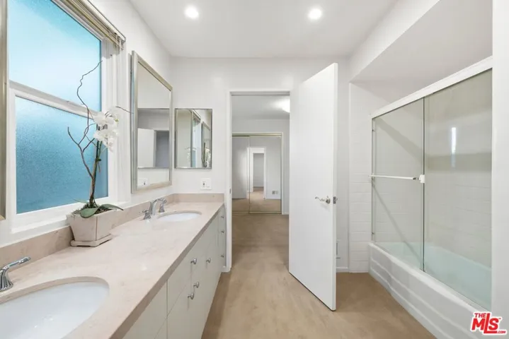 3300 Red Rose Drive, Los Angeles, California 91436