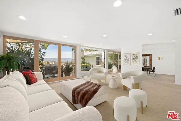 3300 Red Rose Drive, Los Angeles, California 91436
