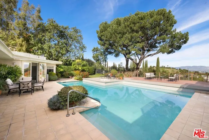 3300 Red Rose Drive, Los Angeles, California 91436