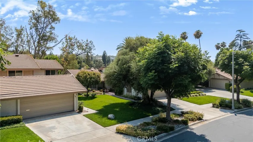 740 Via Zapata, Riverside, California 92507